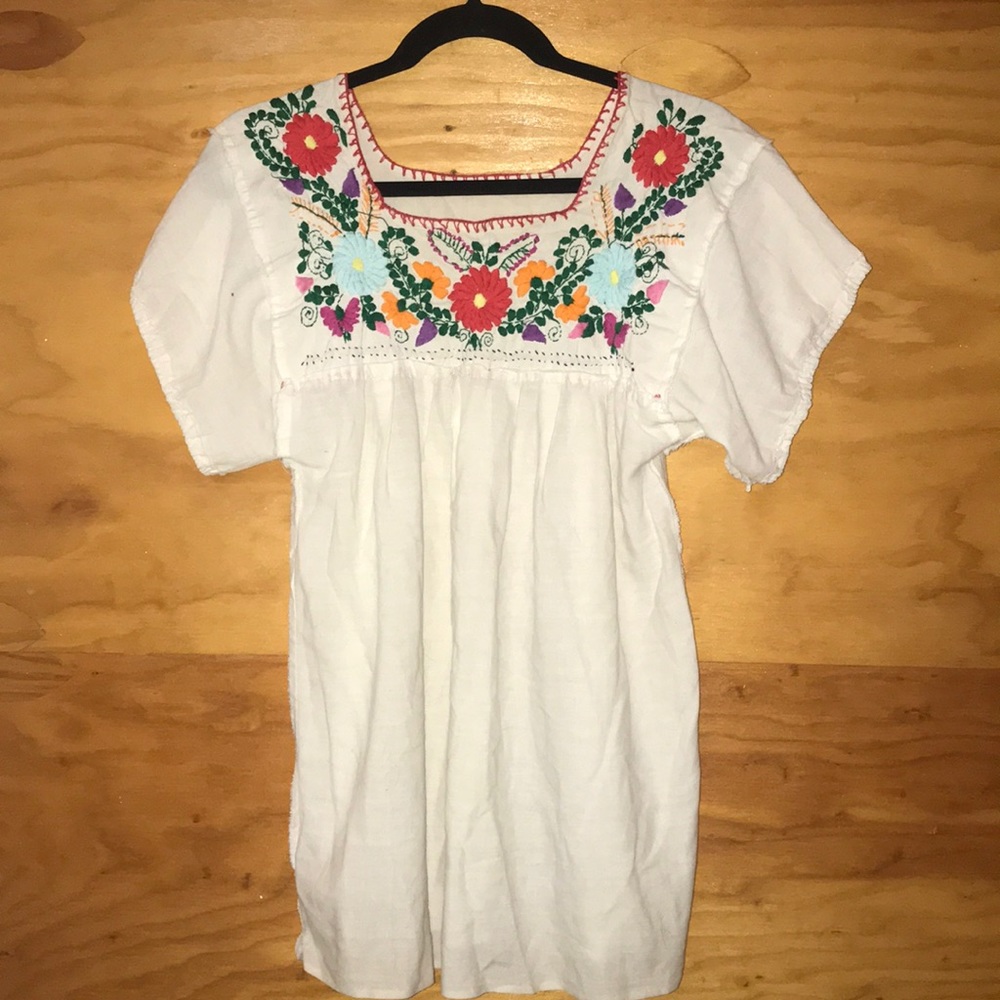 Vintage Mexican embroidered blouse M